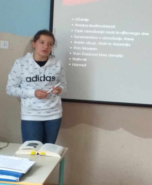 Julija je čustveno predstavila življenje in knjigo Ane Frank, eno izmed Židinj, ki je izgubila v zloglasnih taboriščih.